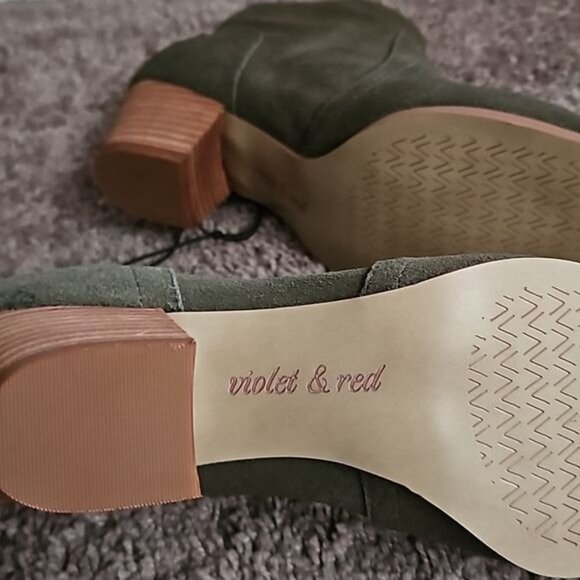 Violet & Red Suede Cupid Bootie Size 6.5 New Leather Block Heel Olive Green - Picture 7 of 9